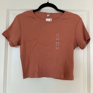 Uniqlo Women Crew Neck Cropped T-shirt (Brand new, never worn, tags on)